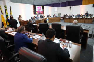 Câmara de Dourados realiza duas sessões e aprova reajuste salarial de 4,5% para servidores municipais