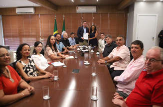 Riedel autoriza novo concurso com 2 mil vagas para professores da Rede Estadual