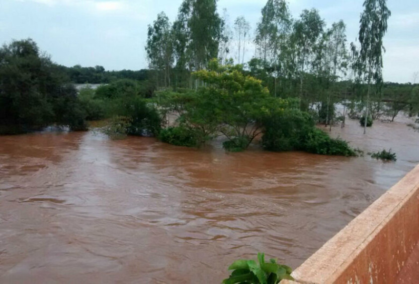 Rio Dourados tem cheia atípica após setembro e outubro chuvosos