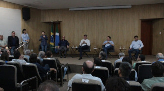 Em reunião com prefeitos eleitos, Riedel reafirma compromisso com municipalismo