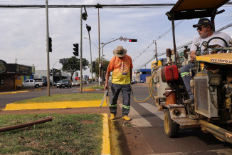 Após recapeamento, prefeitura inicia sinalização de trânsito no Grande Água Boa