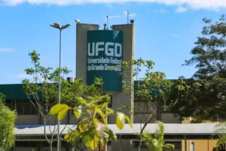 Com provas em abril, UFGD abre concurso para professor com salários de até R$ 13 mil
